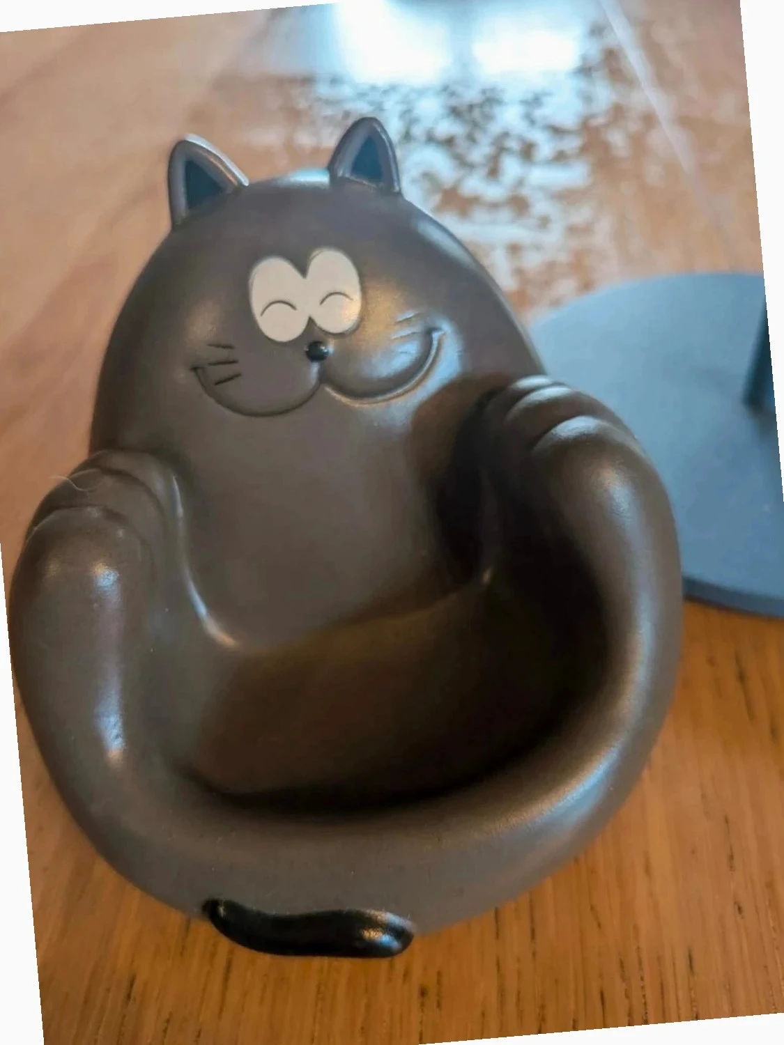 Porte téléphone en plastique. En forme de chat